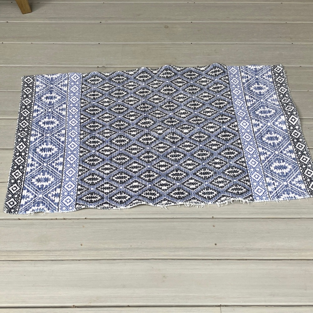 100% Cotton Ikat print Blue and white throw rug